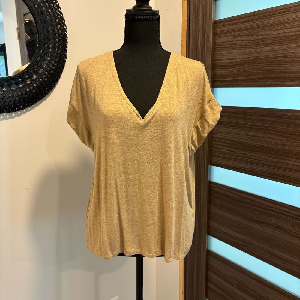 White House Black Market Gold Jetsetter T-shirt Large